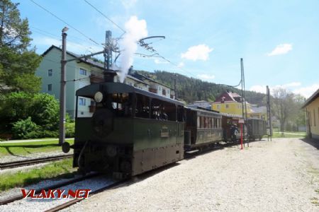 Muzeální tramvaj v Mariazellu, parní tramvaj Hellbrunn na zast. Bahnhof Mariazell, 21.5.2016 © Jiří Mazal