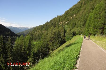 14.07.2017 – cyklostezka na Brennerské dráze: údolí klesá, trať téměř ne © Dominik Havel