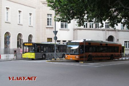14.07.2017 – Bolzano/Bozen: Solaris Urbino a Irisbus před nádražím © Dominik Havel