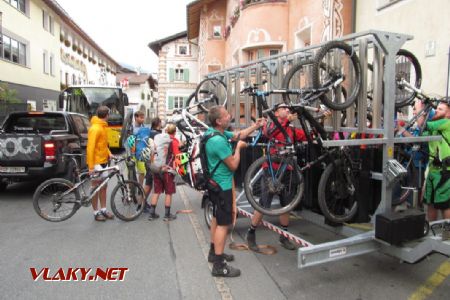 15.07.2017 – Sta. Maria Val Müstair: nakádka kol do přívěsu © Dominik Havel