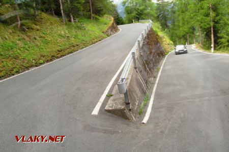 15.07.2017 – silnice na Umbrail: zatáčky nejsou stavěny pro autobusy s přívěsem © Dominik Havel