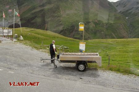 15.07.2017 – silnice na Umbrail: odpojování přívěsu na zast. Umbrail © Dominik Havel