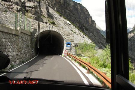 15.07.2017 – silnice ze Stelvia: většina tunelů není potřebně široká © Dominik Havel