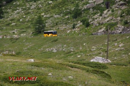 15.07.2017 – Berninabahn: protisměrný autobus Postauto © Dominik Havel