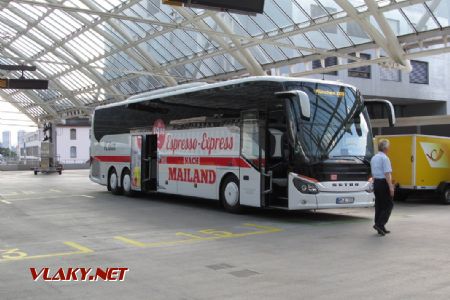 15.07.2017 – Chur: Deutsche Bahn tu působí jaksi nepatřičně (IC Bus Mnichov–Milán) © Dominik Havel