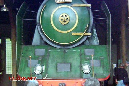 26.06.2004 - Lužná u Rak., ČD muzeum: čelo lokomotivy 387.043 © PhDr. Zbyněk Zlinský