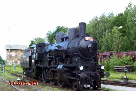 26.06.2004 - Lužná u Rak., ČD muzeum: lokomotiva 354.7152 jede na provozní ošetření © PhDr. Zbyněk Zlinský