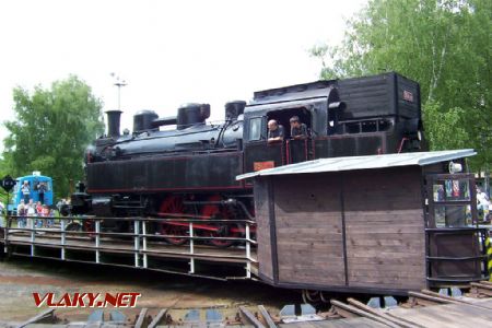 26.06.2004 - Lužná u Rak., ČD muzeum: lokomotiva 354.1217 na točně © PhDr. Zbyněk Zlinský