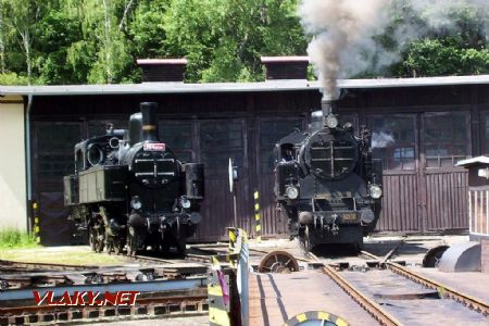 26.06.2004 - Lužná u Rak., ČD muzeum: rakouský stroj 629.01 najíždí na točnu © PhDr. Zbyněk Zlinský