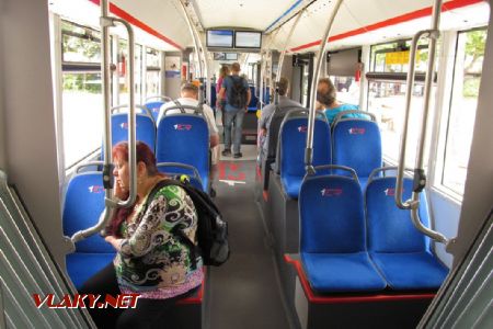 16.07.2017 – Luzern: interiér trolejbusu Hess lighTram 4 – střední článek © Dominik Havel