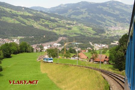 16.07.2017 – Arth-Rigi-Bahn: jedeme na dohled za jiným vlakem © Dominik Havel