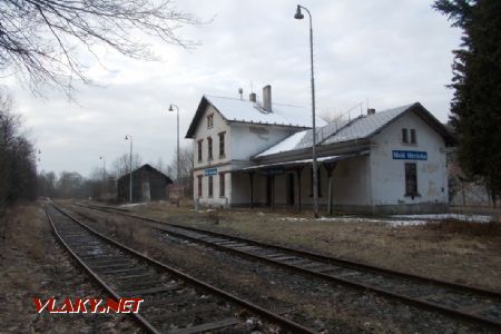 27.02.2016 - Malá Morávka, staničná budova, pohľad zo smeru Bruntál © Michal Čellár
