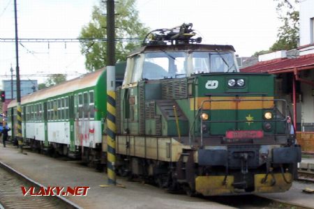 11.10.2003 - Letohrad: 111.031-1 v čele Os 5071 z Ústí n.O. © PhDr. Zbyněk Zlinský