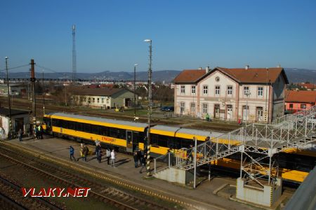 Súprava mimoriadneho vlaku pod lávkou, Bratislava Vajnory, 24.2.2018 © Kamil Korecz