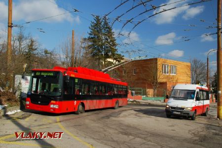 Dopravný podnik prevádzkuje aj minibusy, zast. Koliba, 24.2.2018 © Kamil Korecz