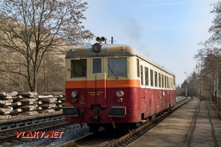 24.3.2018 - Praha-Žvahov: M 262.1117, Os 7750 Pražský motoráček © Jiří Řechka