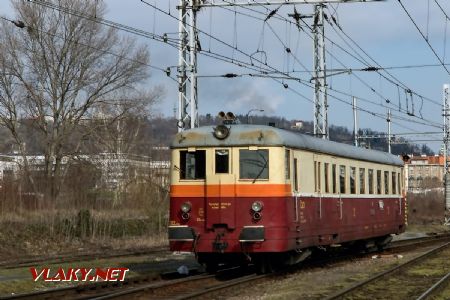 24.3.2018 - Praha-Smíchov severní nástupiště: M 262.1117, Os 7751 © Jiří Řechka