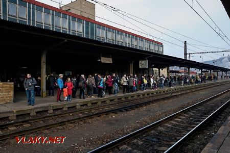 30.3.2018 - Most: čekání na přistavení mimořádného prvního parního vlaku © Jiří Řechka