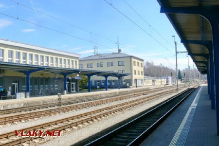 03.04.2018 - Žďár nad Sázavou: nástupiště a koleje směr Brno © Luděk Šimek 