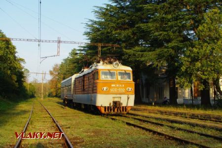 Stanice Cchaltubo, lokomotiva 4E10-932, 25.9.2017 © Filip Kuliš