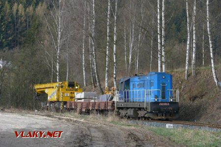 14.04.2018 - Adršpach - lokomotiva 742 095-3 se soupravou jeřábu Kirow a vozu Res © Tomáš Ságner