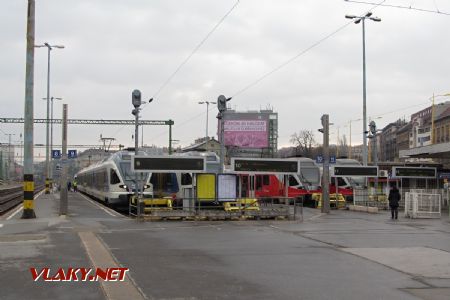 01.01.2018 – Budapešť: nádraží Déli, samé Flirty © Dominik Havel