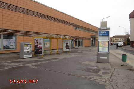 01.01.2018 – Šoproň: zastávka MHD v přednádraží, jízdenkový automat MHD © Dominik Havel