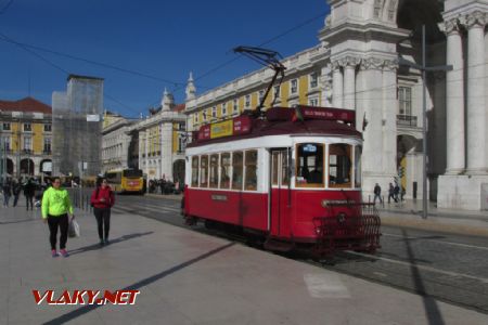 Lisabon, turistická tramvaj na Praça do Comércio 26. 3. 2018 © Libor Peltan