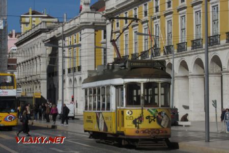 Lisabon, tramvaj na Praça do Comércio 26. 3. 2018 © Libor Peltan