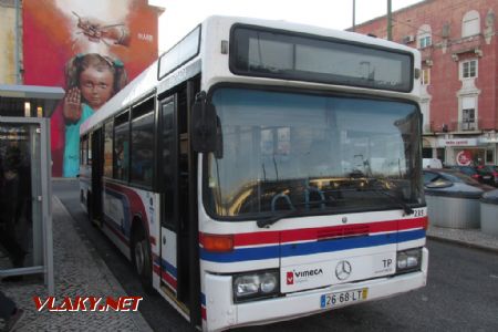 Lisabon, nehynoucí Mercedes O405 v terminálu v Aglés 26. 3. 2018 © Libor Peltan