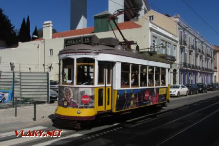 Lisabon, tramvaj pod mostem 25. dubna 27. 3. 2018 © Libor Peltan