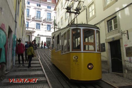 Lisabon, elevador da Bica v horní stanici 28. 3. 2018 © Libor Peltan