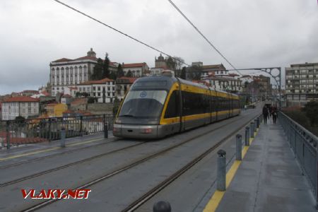 Porto, Eurotram na mostě Luis I 30. 3. 2018 © Libor Peltan