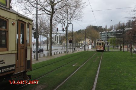Porto, historické tramvaje na moderní trati 30. 3. 2018 © Libor Peltan