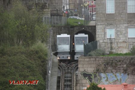 Porto, funicular dos Guindas, výhybna a za ní tunel 30. 3. 2018 © Libor Peltan