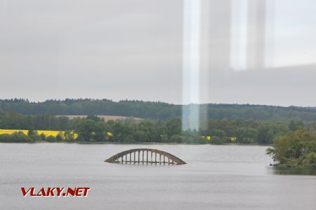 3.5.2018 - vodní nádrž Jesenice: zatopený most Všeboř © Jiří Řechka