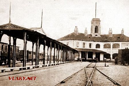 Dodnes zachovaná stanica konskej železnice z roku 1840 do Trnavy a Serede na Krížnej ulici - dobová pohľadnica