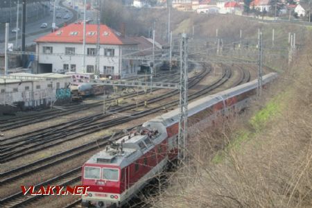 10.03.2018 - Bratislava, Hlavná stanica, osobný vlak 2024, tlačený princeznou 263 009-3 smerujúci do Kútov © Juraj Földes