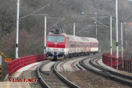 11.03.2018 - Bratislava, Červený most, osobný vlak 2020 aj ako S20 BID v čele s princeznou 263 003-6 © Juraj Földes