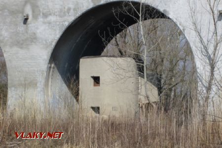 24.03.2018 - Bratislava Devínska Nová Ves, opustený bunker pod 3. mostom © Juraj Földes