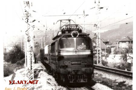 240.037-2 (S499.0037) - Zlatovce – Trenčín, 19.4.1988 © Libor Hrubý