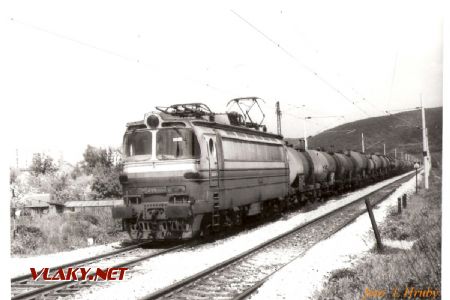 240.098-4 (S499.0098) před žst. Trenčín, 10.5.1988 © Libor Hrubý