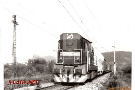 742.326-2 (T466.2326) – postrk Mn – za žst. Trenčín, 28.9.1988 © Libor Hrubý