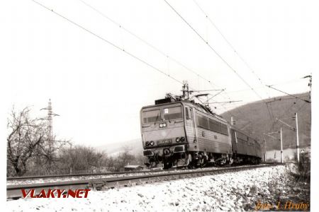 363.142-1 – Os2804 – Opatová nad Váhom – Trenčín, 17.3 1990 © Libor Hrubý