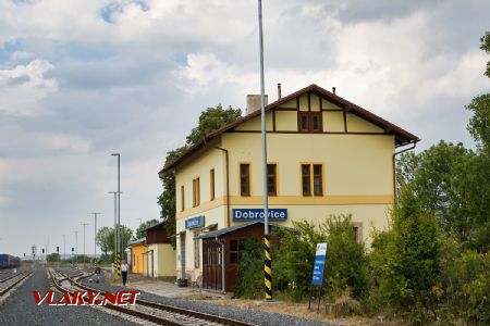 12.5.2018 - Dobrovice: výpravní budova © Jiří Řechka