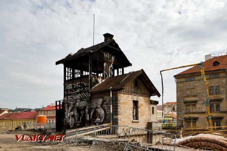 23.04.2018 - Praha, Negrelliho viadukt: vyhořelé chráněné historické stavědlo © Jiří Řechka