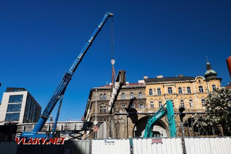 07.05.2018 - Praha-Karlín: další nosník © Jiří Řechka