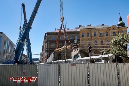 07.05.2018 - Praha-Karlín: historie mostu končí, poslední nosník © Jiří Řechka