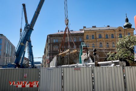 07.05.2018 - Praha-Karlín: historie mostu končí, poslední nosník © Jiří Řechka