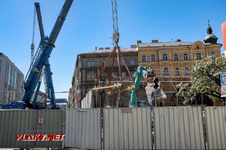 07.05.2018 - Praha-Karlín: historie mostu končí, poslední nosník © Jiří Řechka